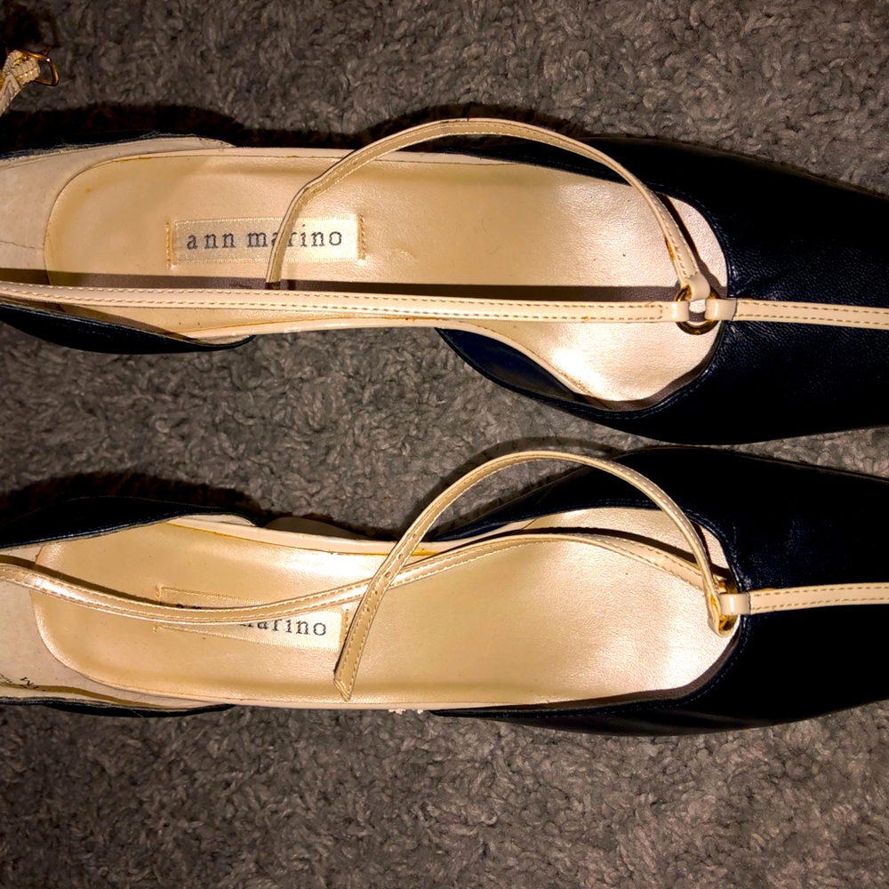 BNWOT navy blue and cream Ann Marino women wedge heels.